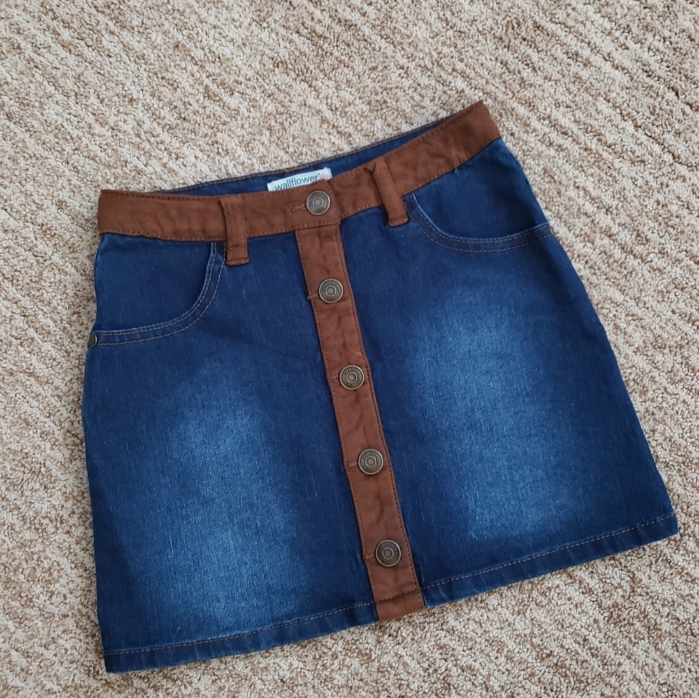 👧 Jean Skirt Girls Size 7 with Faux Leather